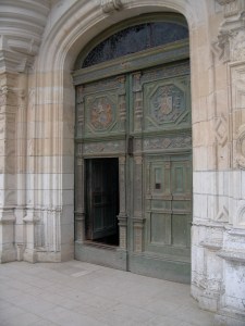 ChenonceauManDoor