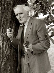 Desmond Llewelyn as 